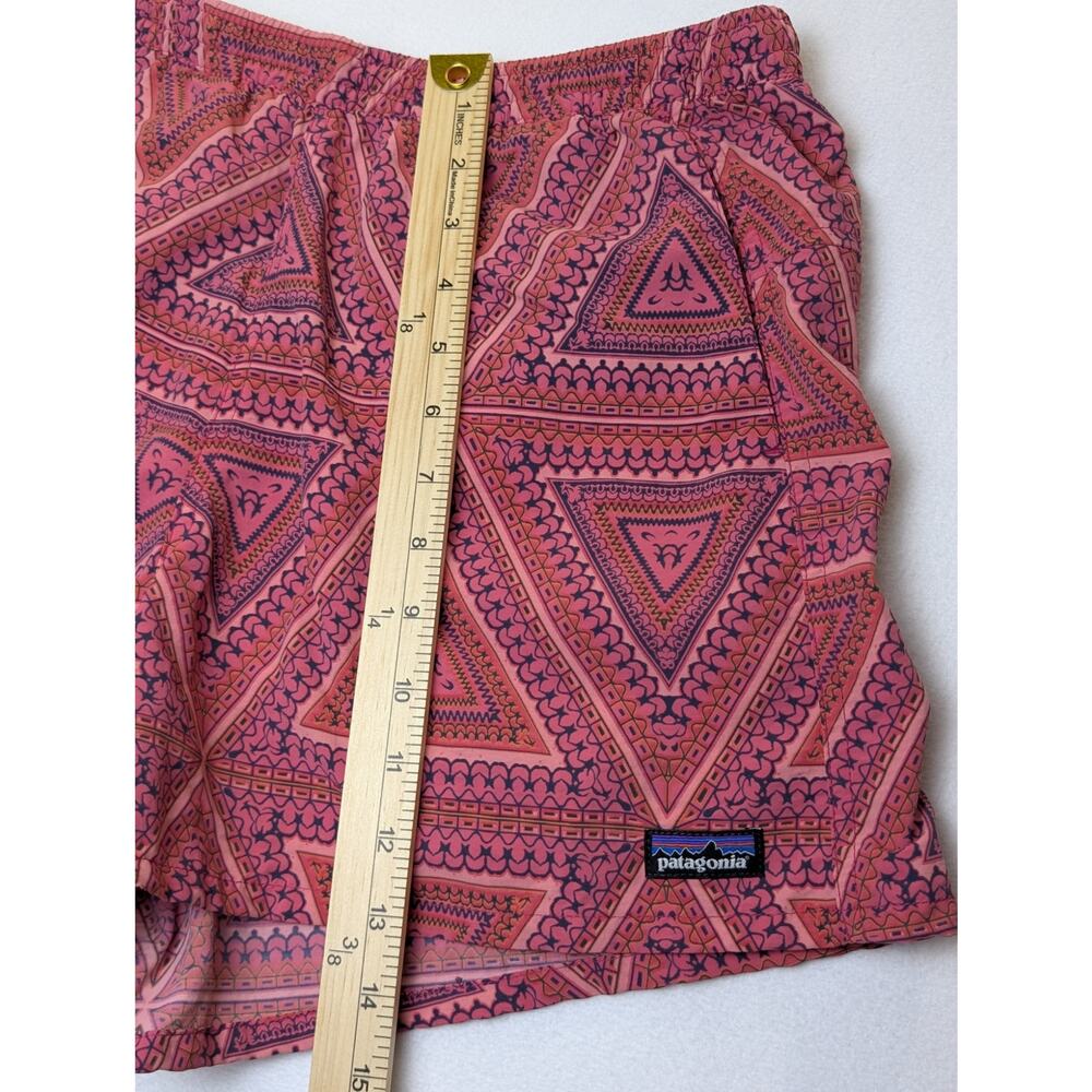 Patagonia Shorts with Geometric Triangles Size Medium - Picture 6 of 8